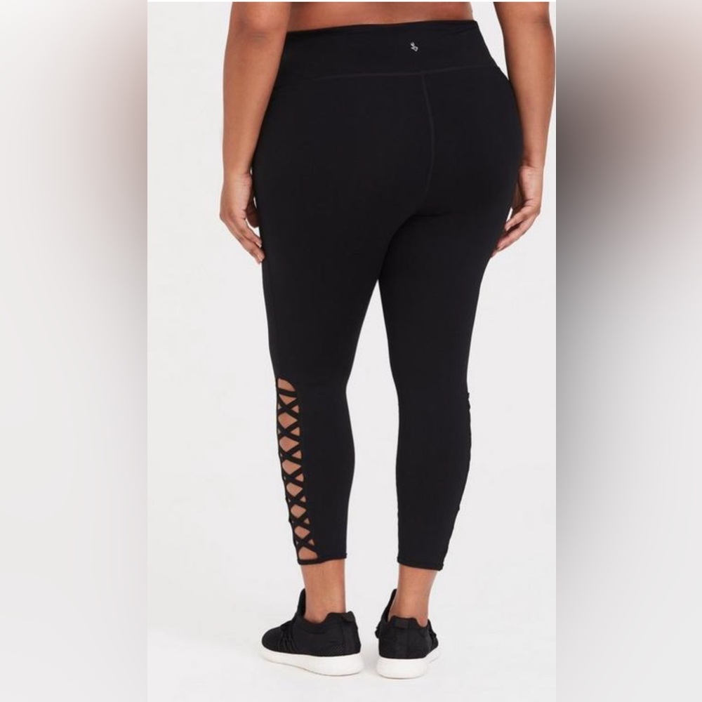 TORRID Active Black Lattice Detail Leggings Pants size 00 Medium/ Large - Picture 2 of 15